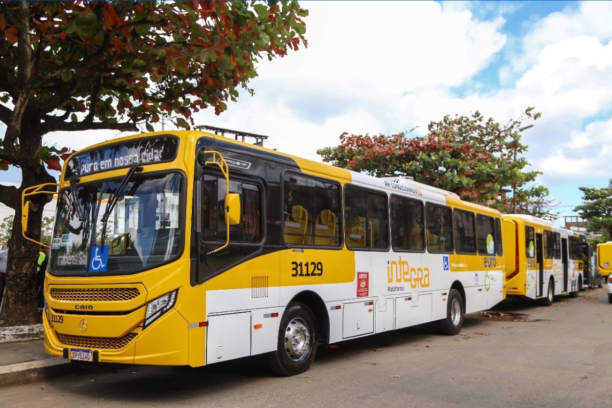 Prefeitura de Salvador reativa linhas de ônibus suspensas após reclamação de passageiros