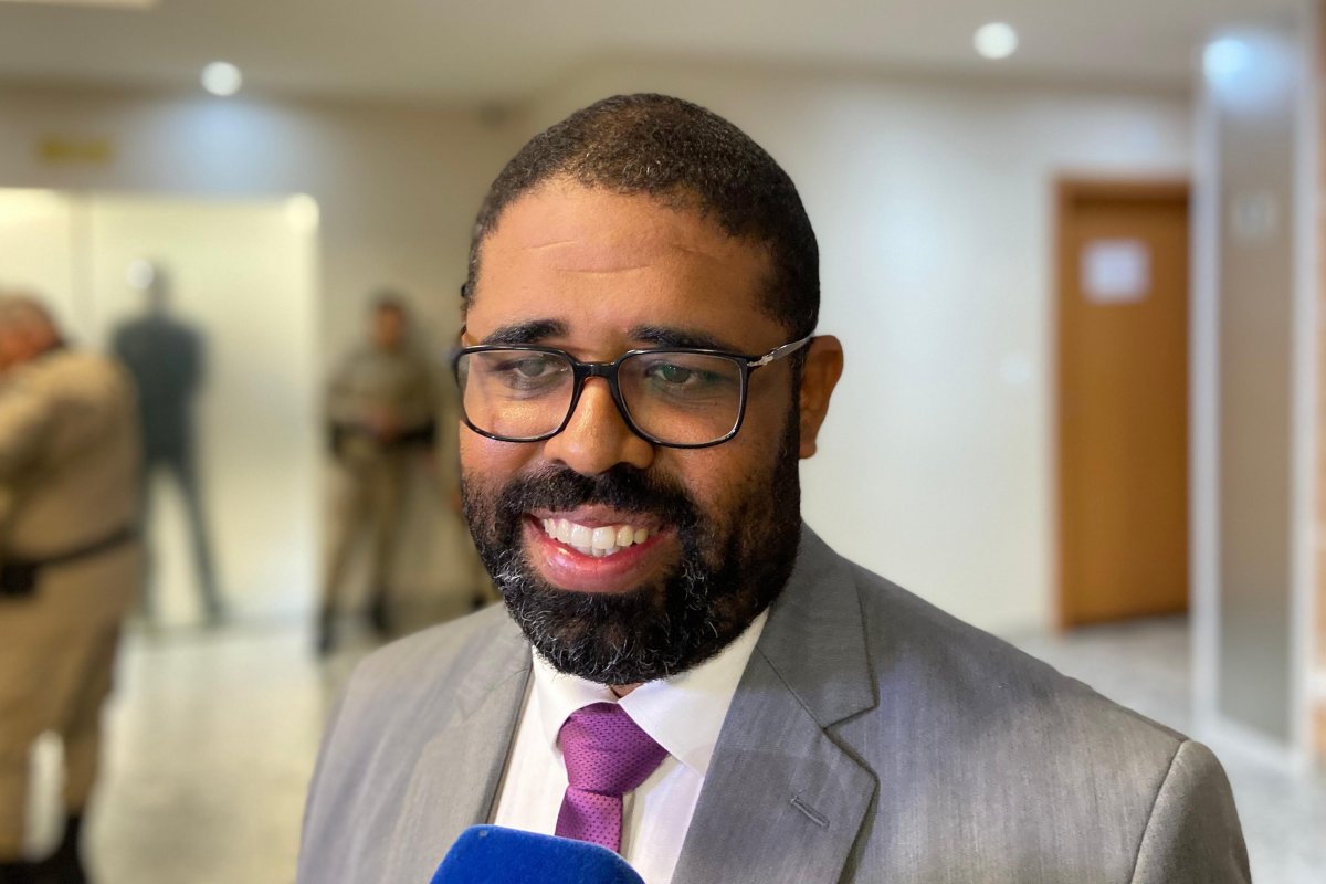 'Revoltante e inadmissível', diz secretário dos Direitos Humanos sobre chegada de brasileiros deportados dos EUA algemados