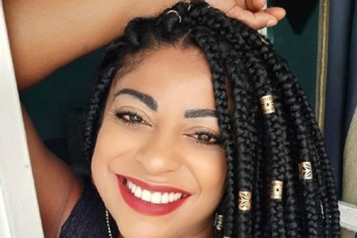 Cantora Preta Ferreira denuncia companhia aérea por racismo