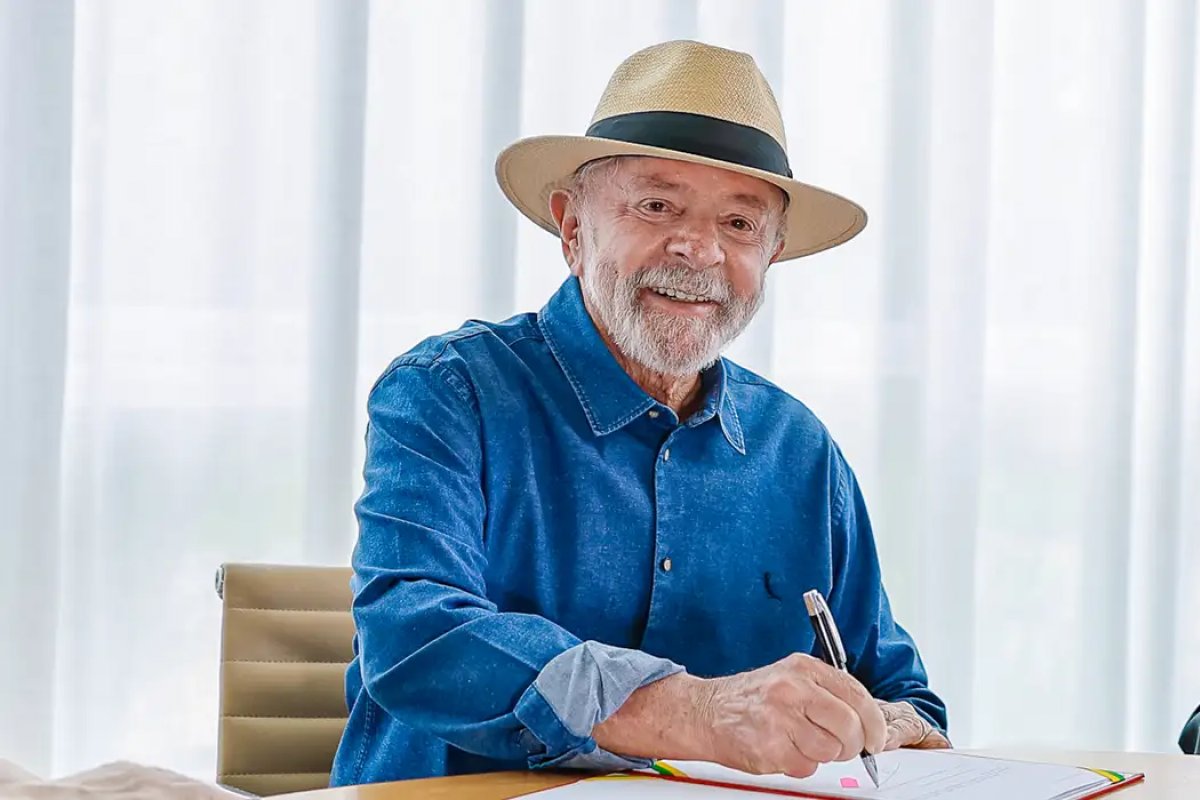 Presidente Lula realiza nova tomografia e está autorizado para viagens e atividade física