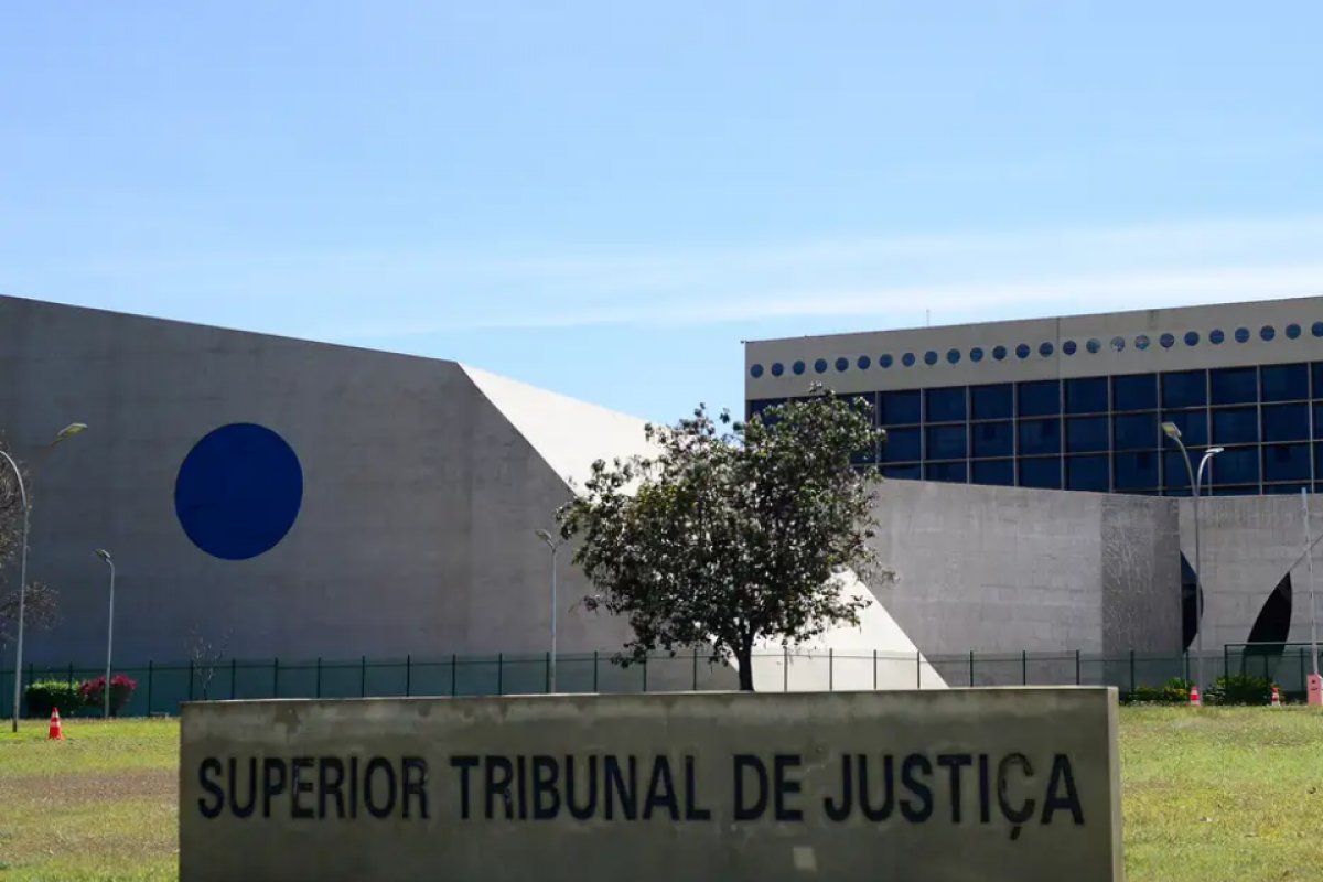 STJ paga até R$ 349 mil em um mês a ministros aposentados beneficiados por penduricalhos