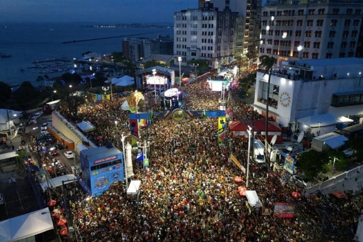 Vídeo: mais de 800 mil turistas devem visitar Salvador durante Carnaval, aponta secretário