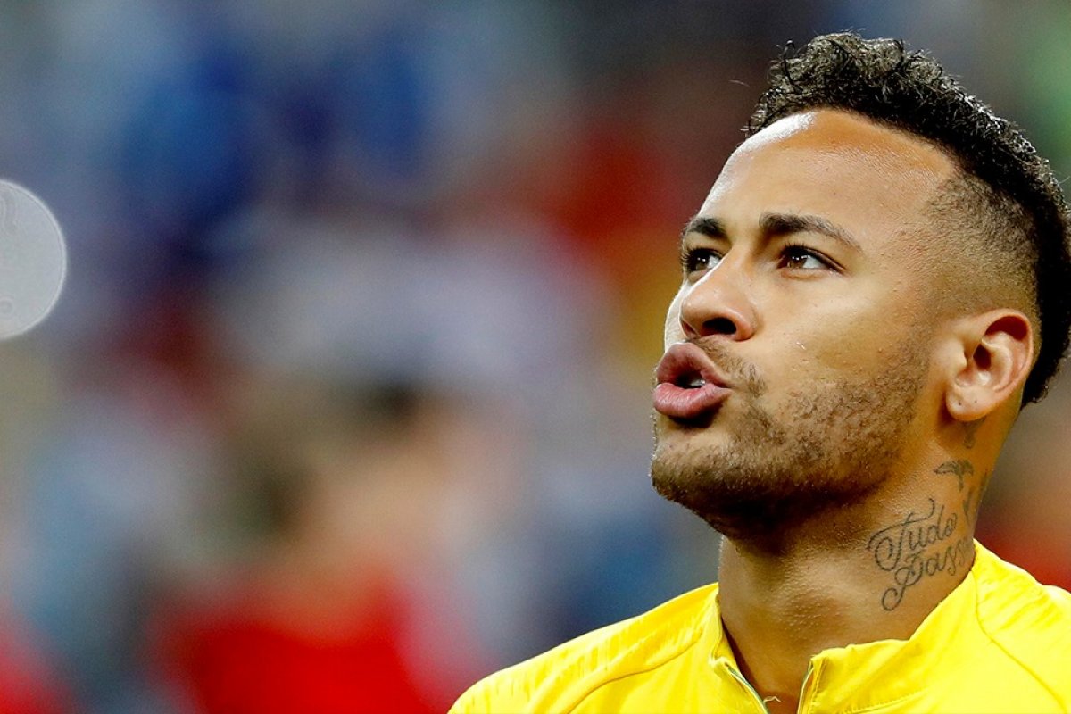 De volta ao Santos, Neymar publica foto de malas arrumadas; jogador deve chegar ao Brasil nesta quarta (29)