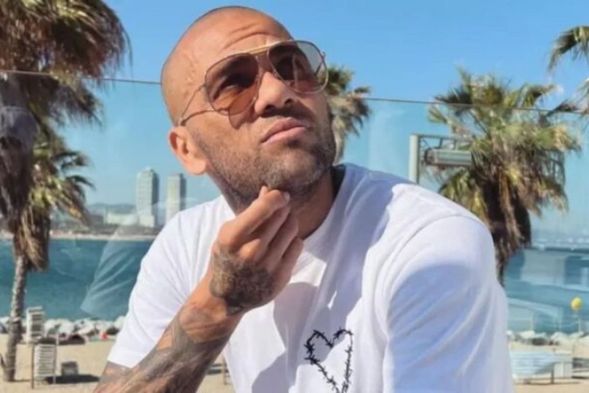 Daniel Alves tem perfil desativado no Instagram