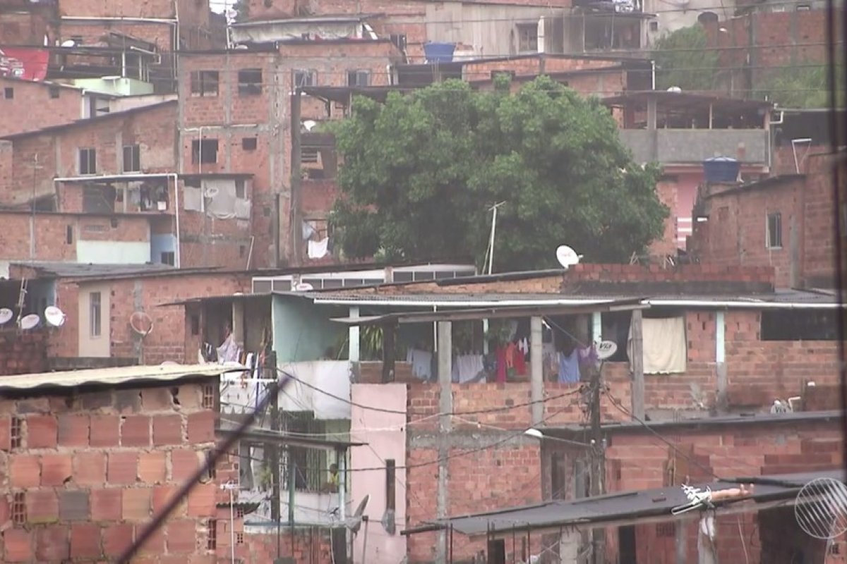 Grupo se reúne no bairro do Cabula para homenagear 12 mortos em chacina