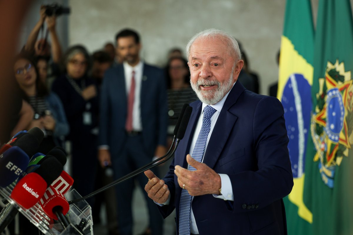 Projeto de isenção do Imposto de Renda deve sofrer alguns ajustes antes de ser enviado ao Congresso, diz Lula