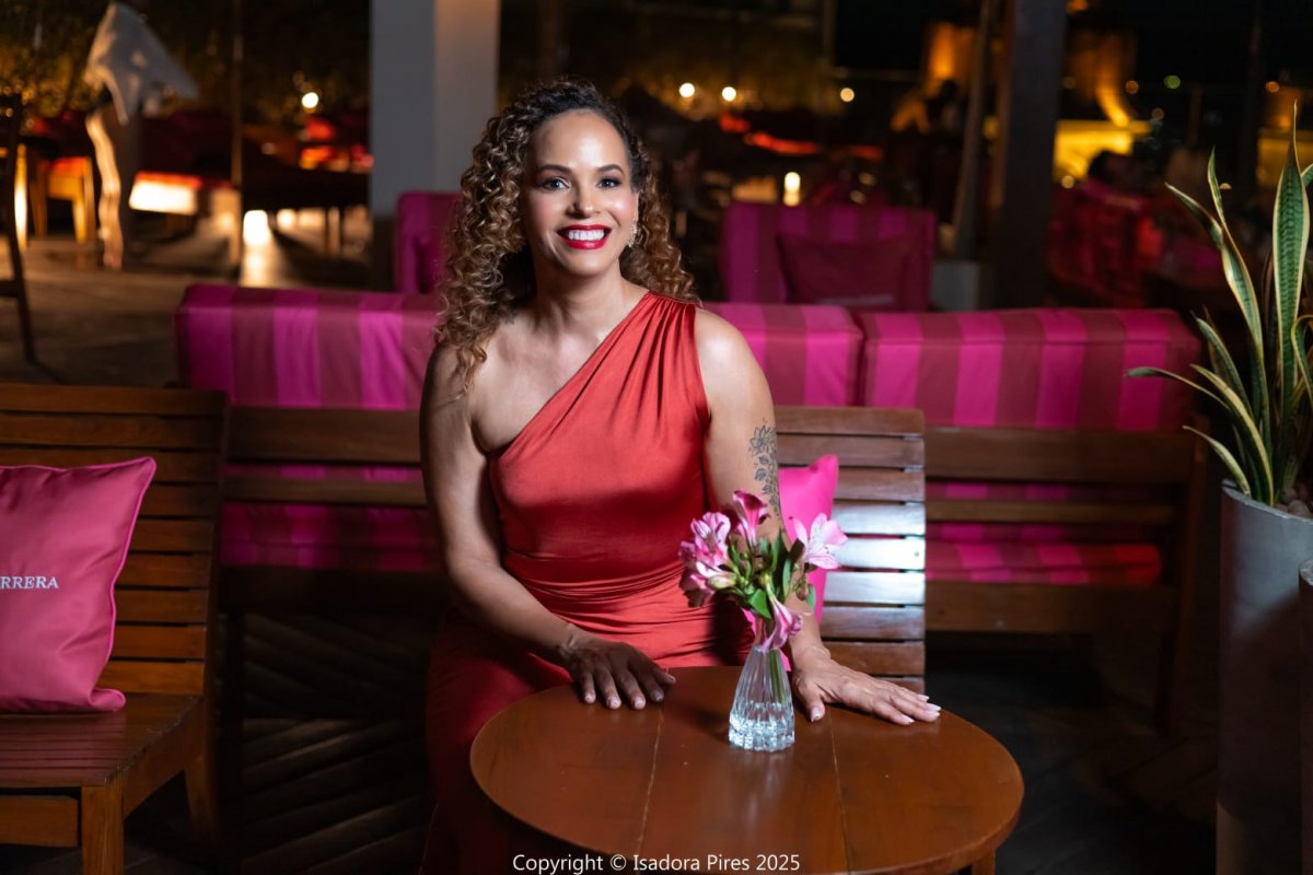 Ihanmary Damasceno lança livro na capital baiana!