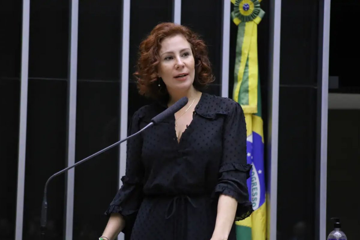 Carla Zambelli tem mandato de deputada cassado pelo TRE-SP