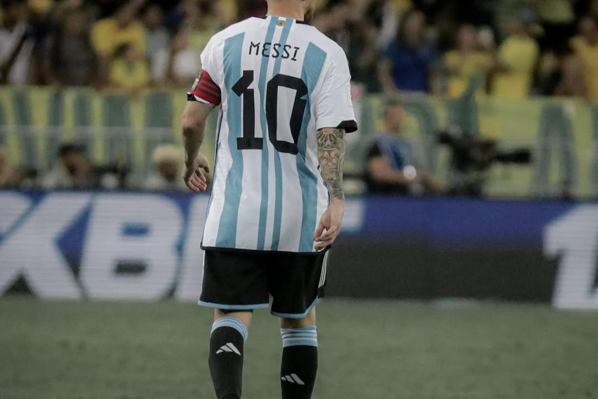 Messi quer jogar a Copa do Mundo de 2026, diz técnico argentino