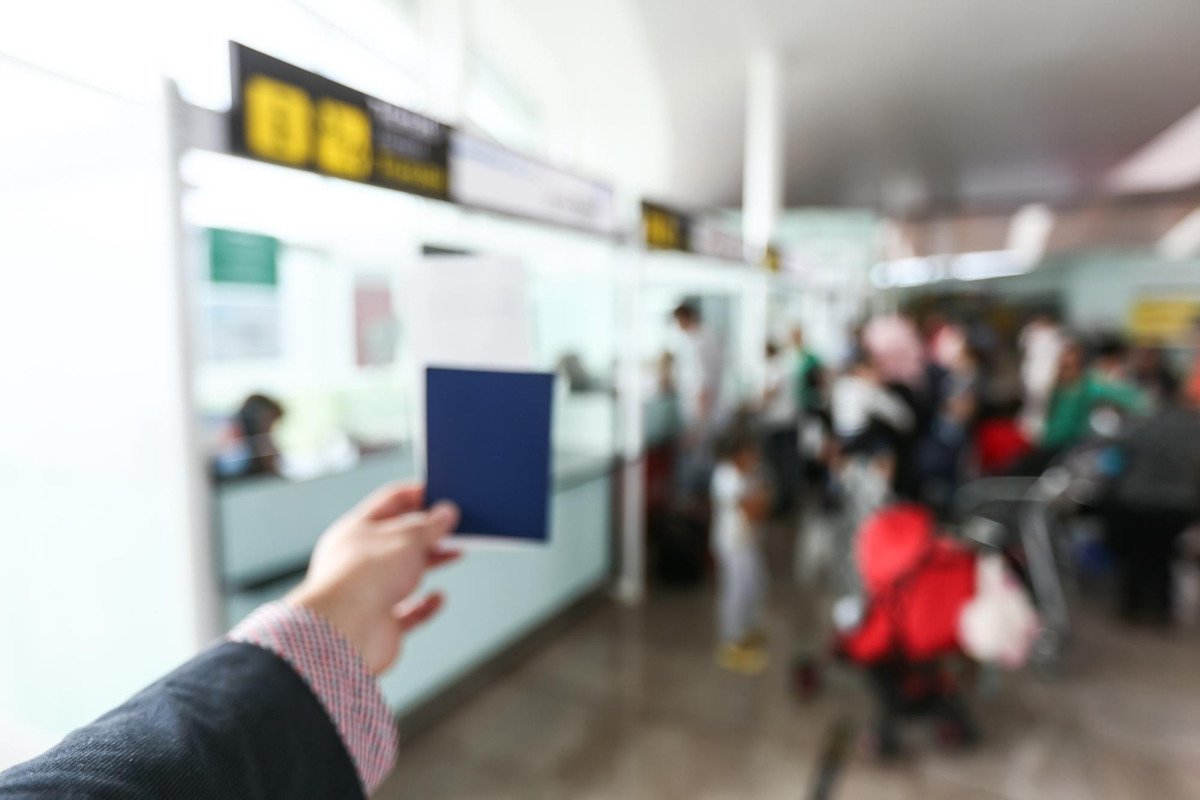 Cidadãos americanos que falavam espanhol durante compras são presos pela imigração dos EUA