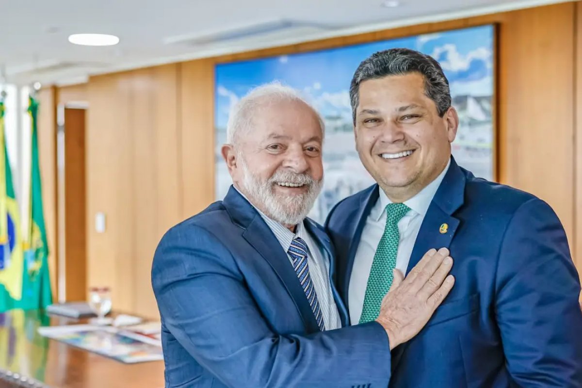 Lula parabeniza Davi Alcolumbre por vencer disputa à Presidência do Senado