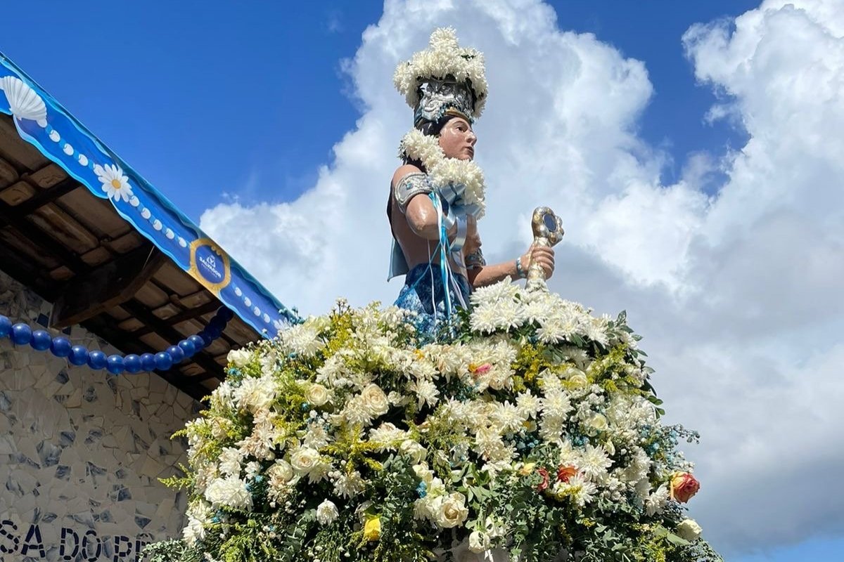 É dia de festa no mar: baianos e turistas lotam Rio Vermelho para homenagem a Iemanjá, em Salvador