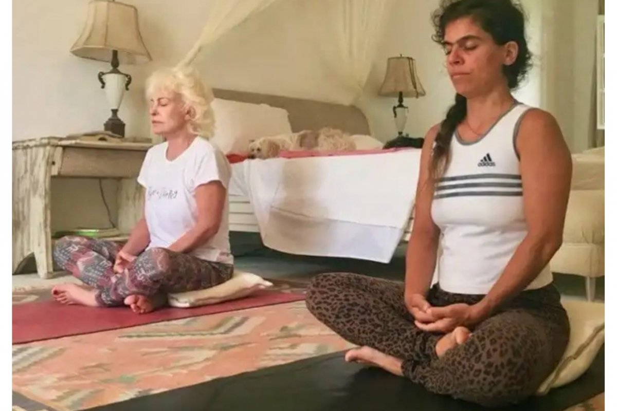 Na luta contra um câncer, Ana Maria Braga medita com a filha