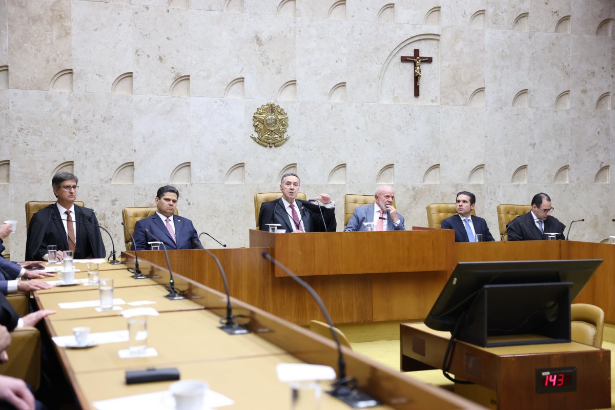 Barroso vê STF alheio a paixões políticas e defende atuação após recados do Congresso