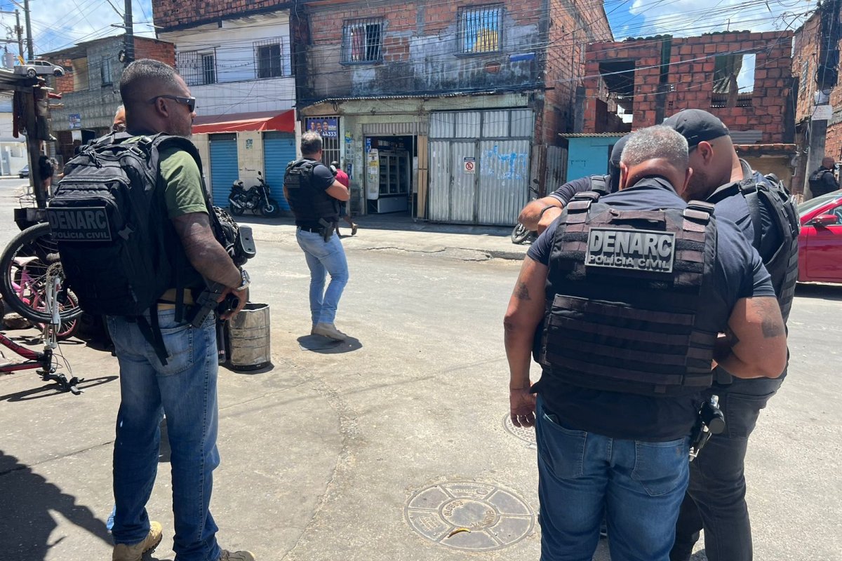 Câmera de segurança instalada por criminosos é desativada no bairro de Sussuarana Nova, em Salvador