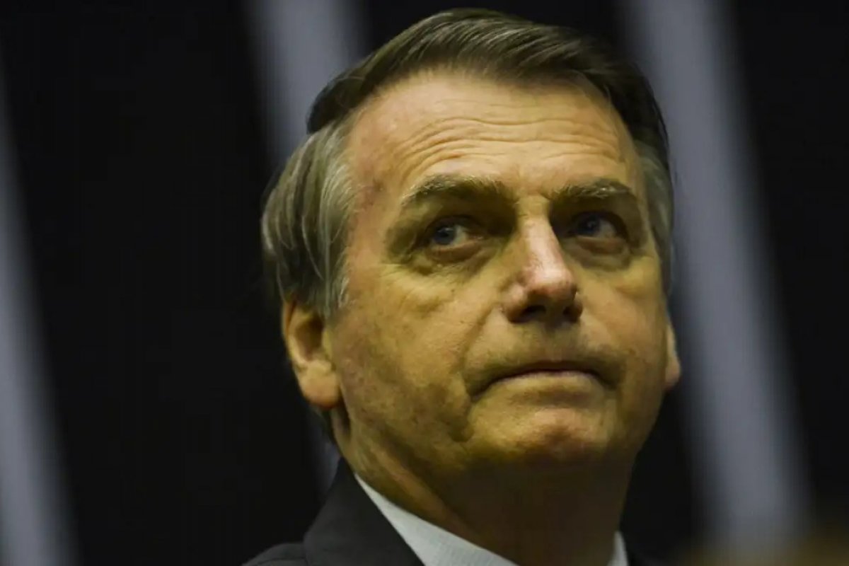 Visando sair candidato à presidência em 2026, Bolsonaro articula mudar Lei da Ficha Limpa no Congresso 