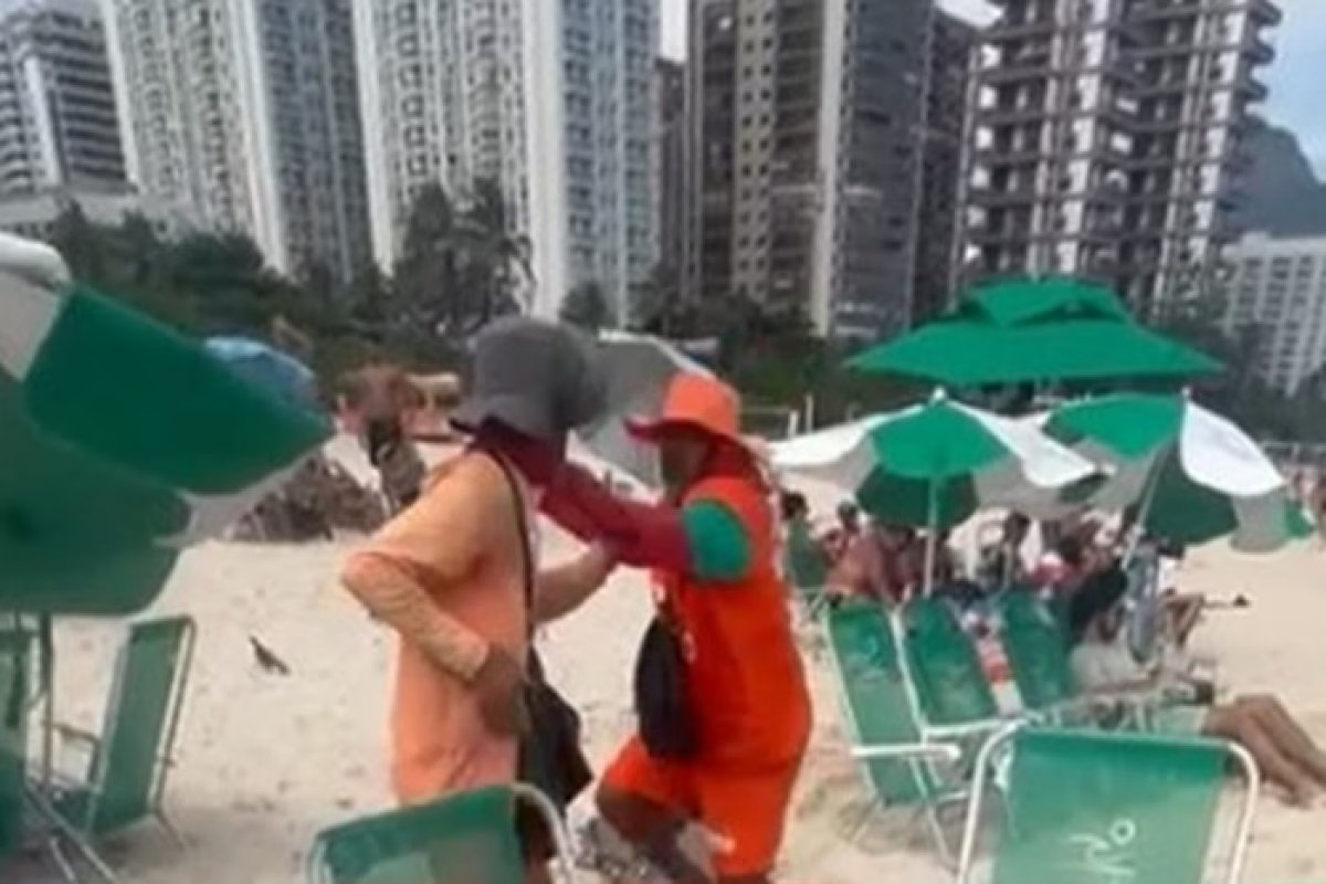 Briga entre vendedores de chá mate termina com um esfaqueado em praia do Rio 