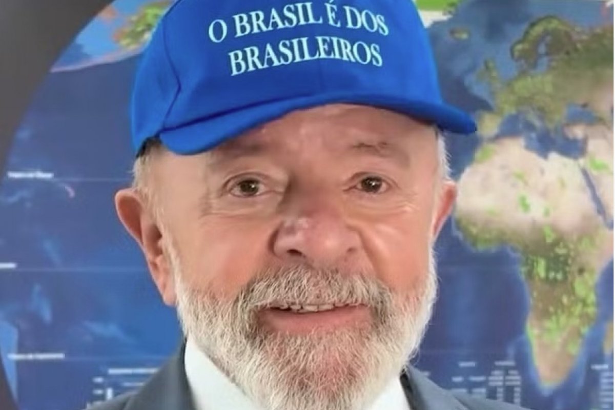 'O Brasil é dos brasileiros': Lula adere ao boné criado por Sidônio