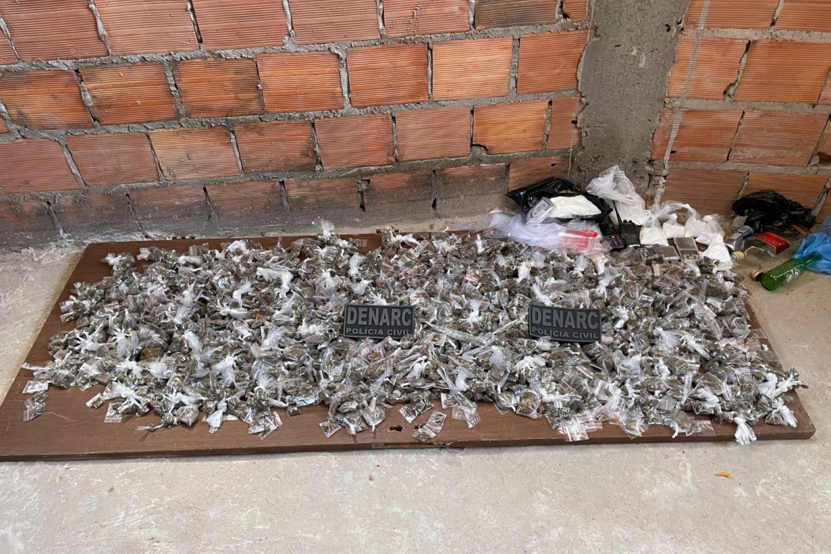 Após denúncia, Polícia Civil localiza 10 kg de drogas em casa abandonada no bairro de Sussuarana