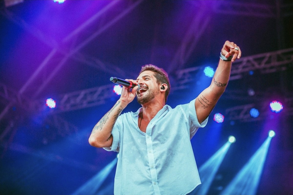 Banda EVA faz show gratuito no Santo Antônio Além do Carmo neste domingo!