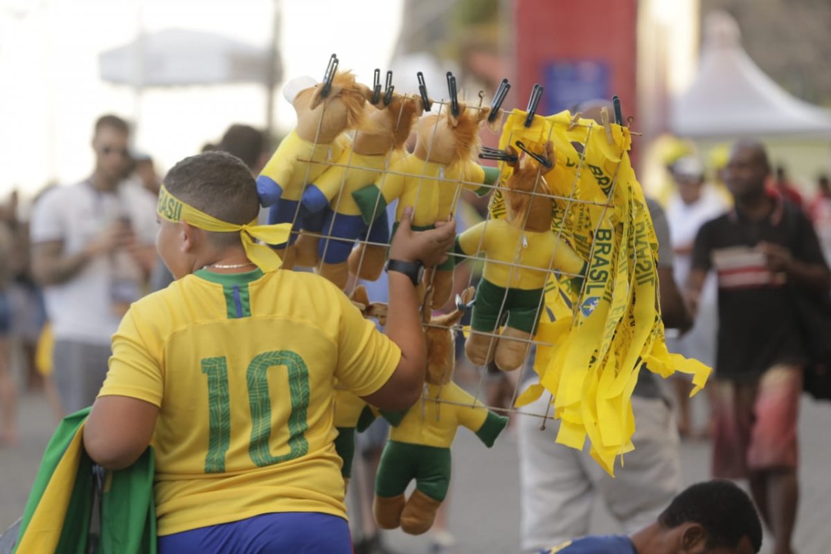 Bell Marques agita a noite de pré-jogo do Brasil no Farol da Barra