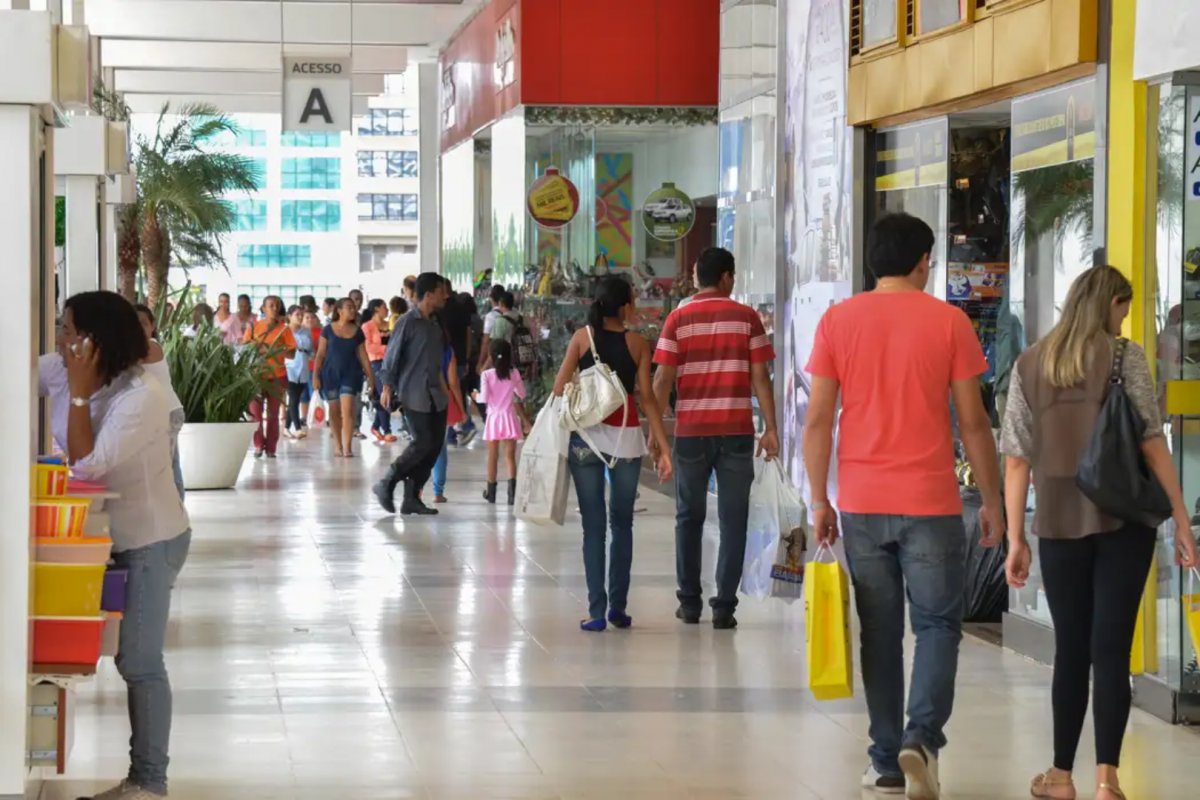 Número de consumidores inadimplentes cai no primeiro mês de 2025