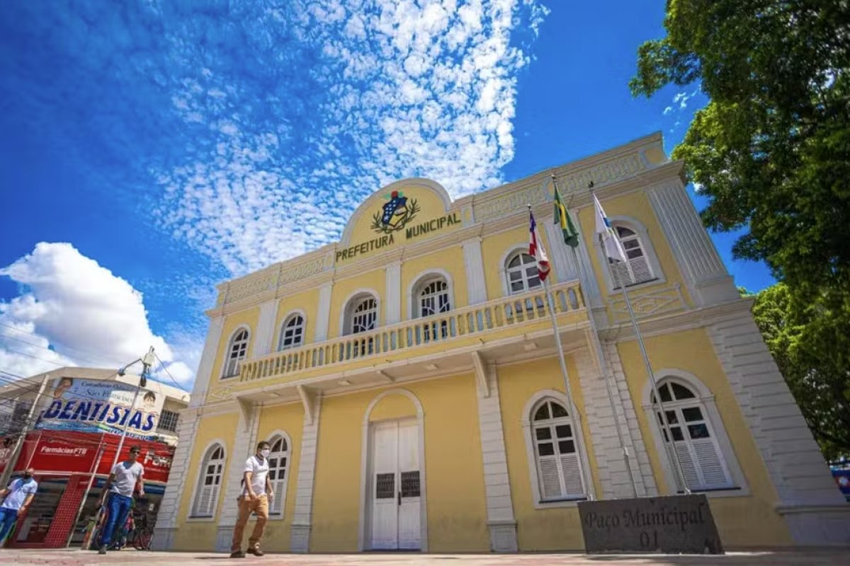 Ex-diretor de escola municipal é condenado na Bahia por desvio de dinheiro e falsificação de documento