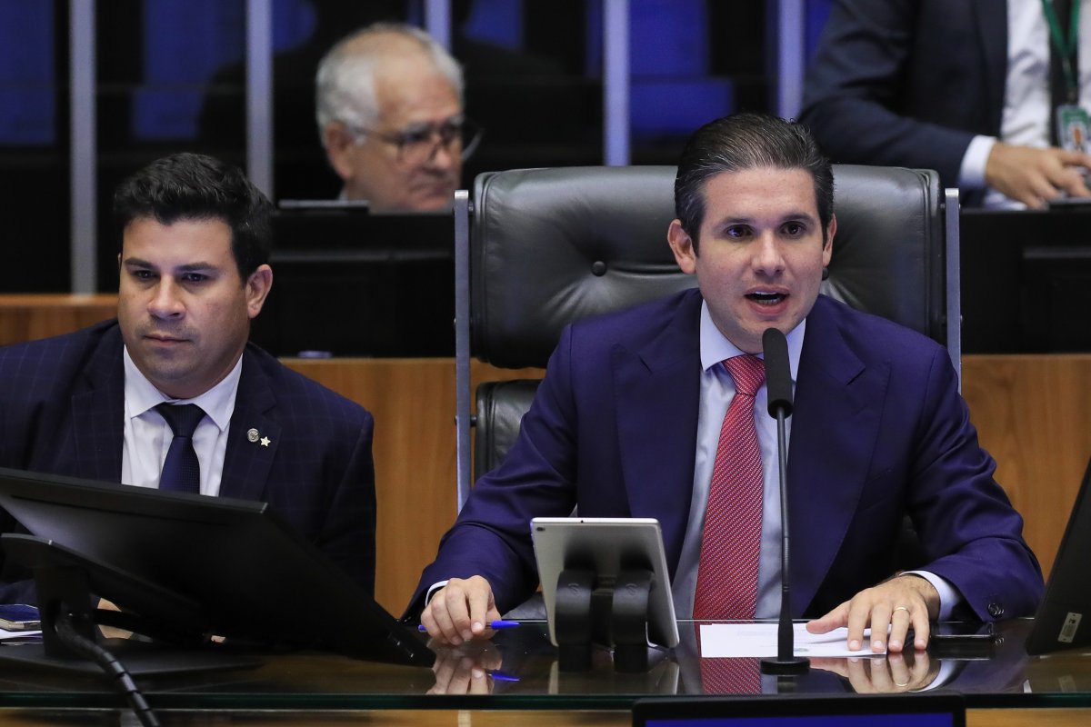 PEC do semipresidencialismo é protocolada na Câmara após aceno de Motta