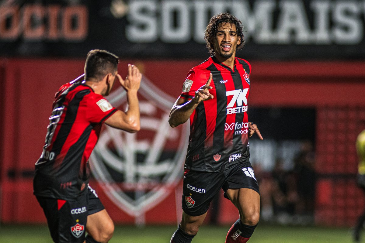 Estreante Carlinhos marca, Vitória vence Porto no Barradão e se isola na liderança do Baiano