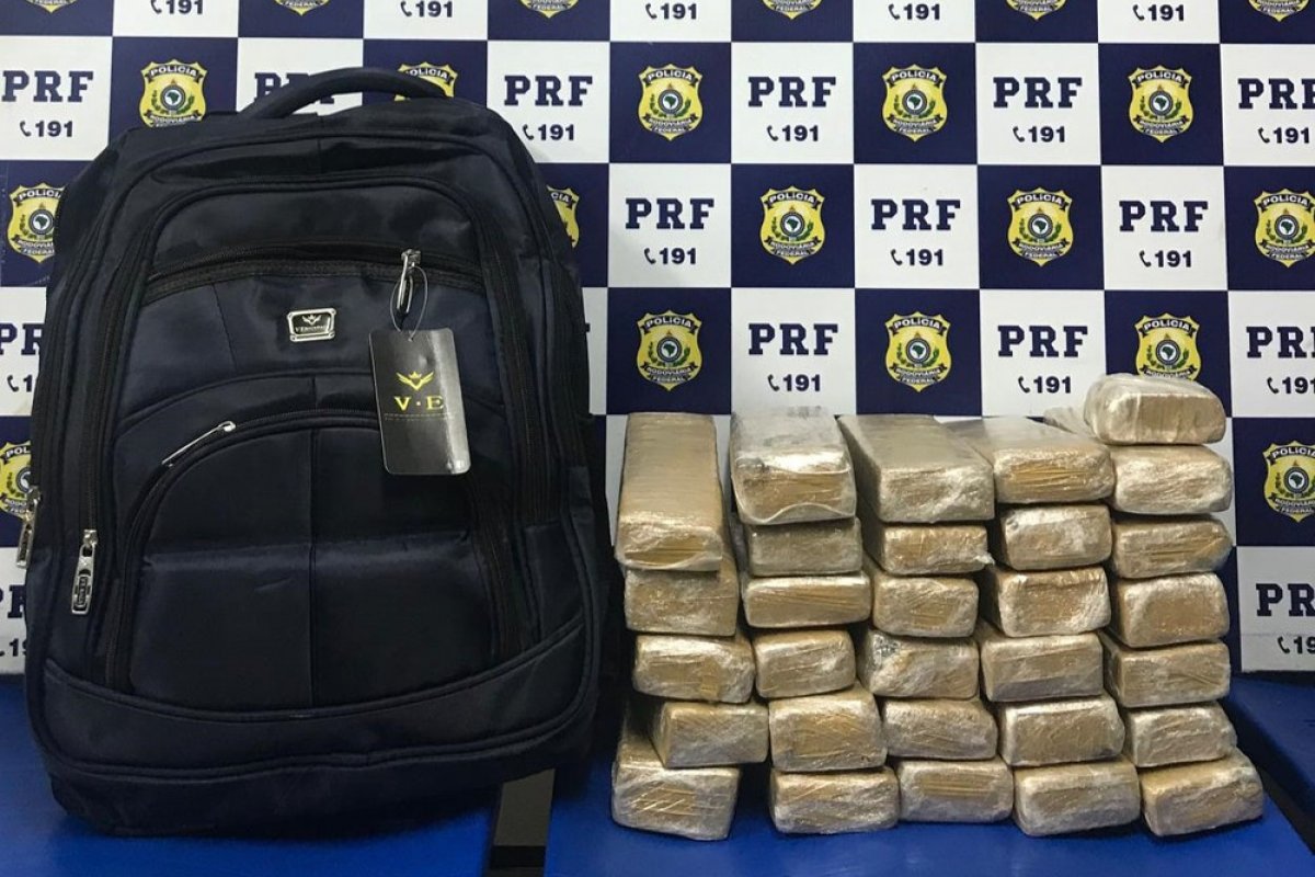 Homem é preso por transportar mais de 10kg de maconha em rodovia da Bahia