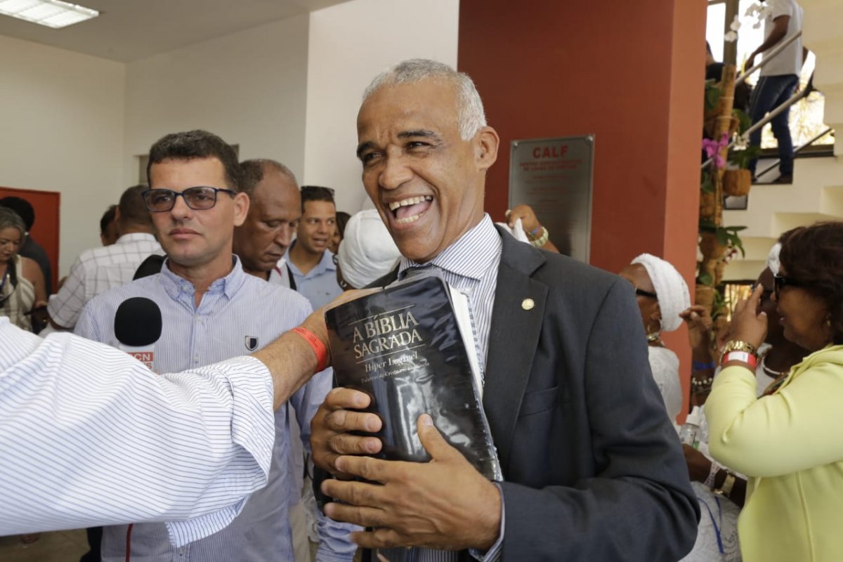Deputado Pastor Isidório diz que prefeitura de Salvador 'maqueia' a cidade com praças