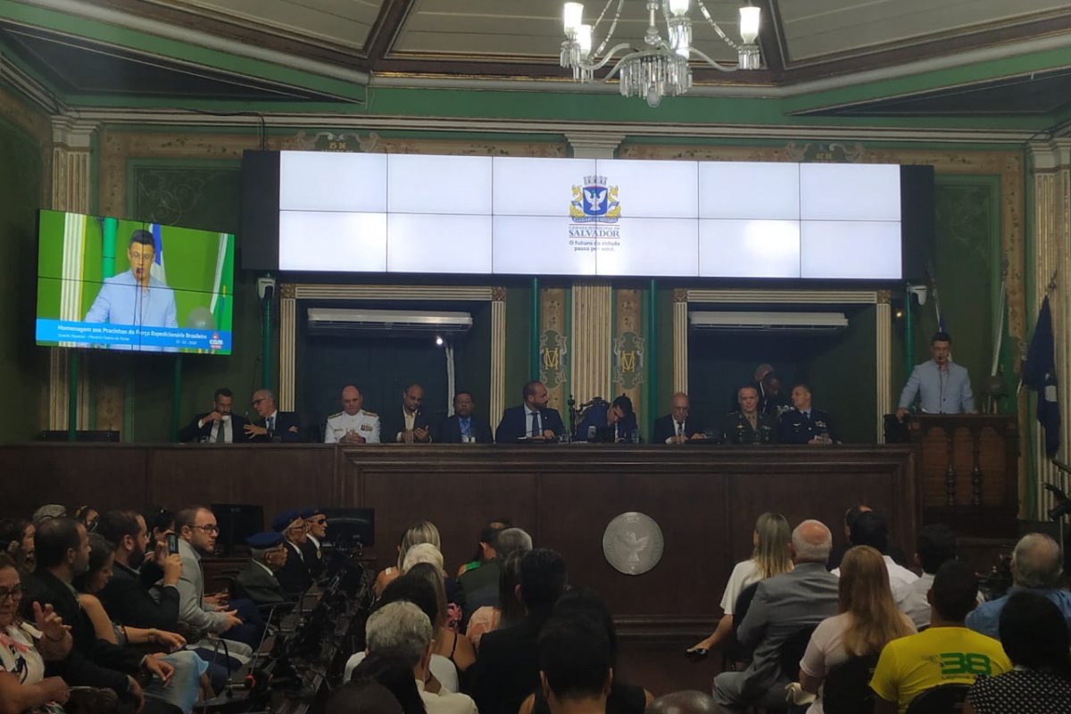 Eduardo Bolsonaro participa de homenagem aos pracinhas da FEB, em Salvador