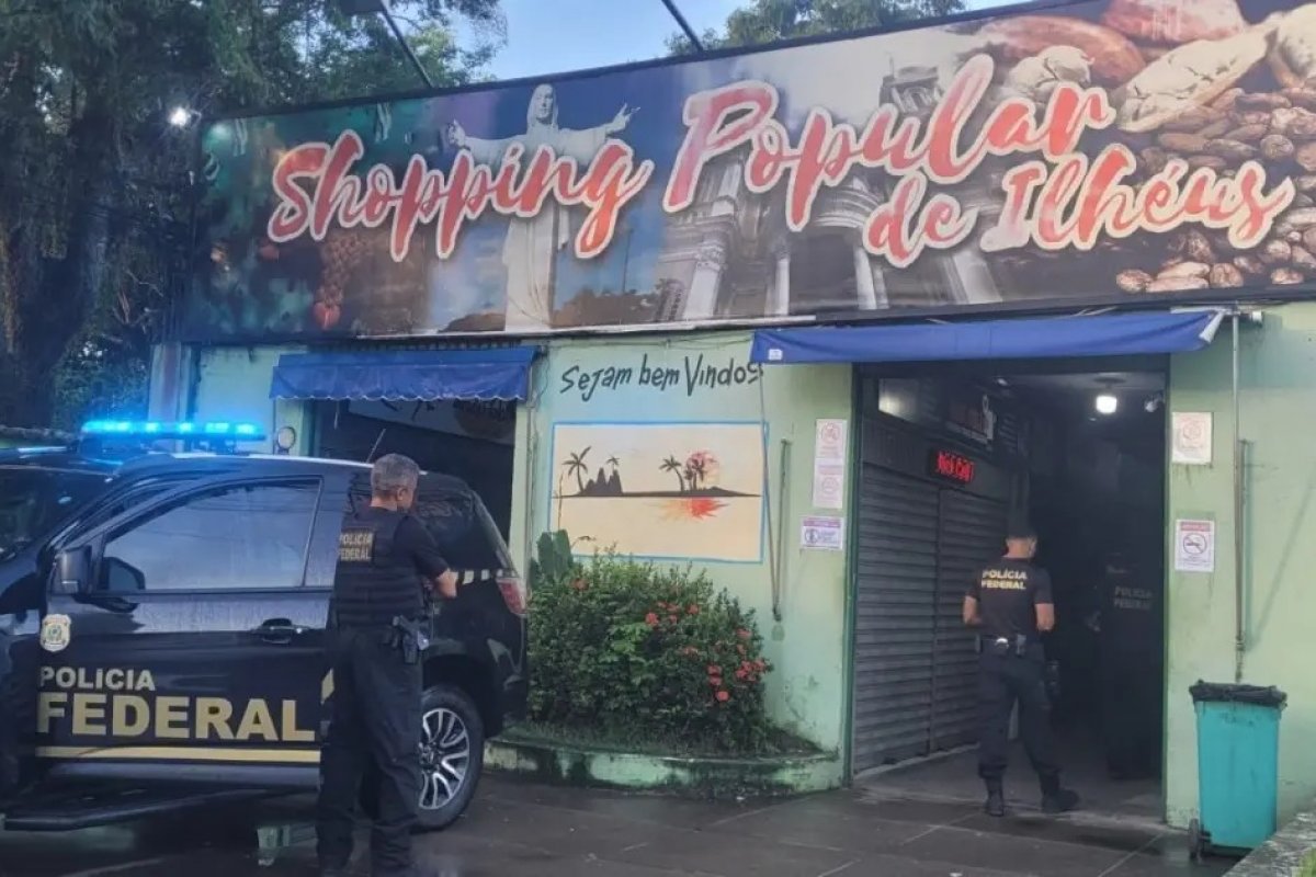 PF faz operação contra desvios de mercadorias dos Correios em shopping popular de Ilhéus