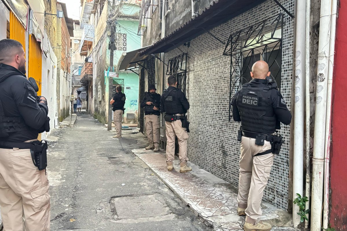 Polícia Civil prende 13 em operação contra grupos suspeitos de roubo de celulares em festas na BA, SE e PE