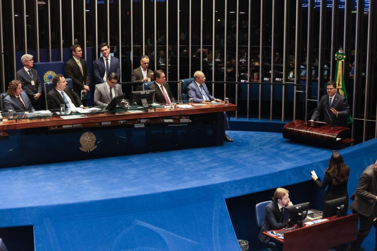 Senado planeja votar reforma que afrouxa fiscalização de partidos e altera regras de pesquisas