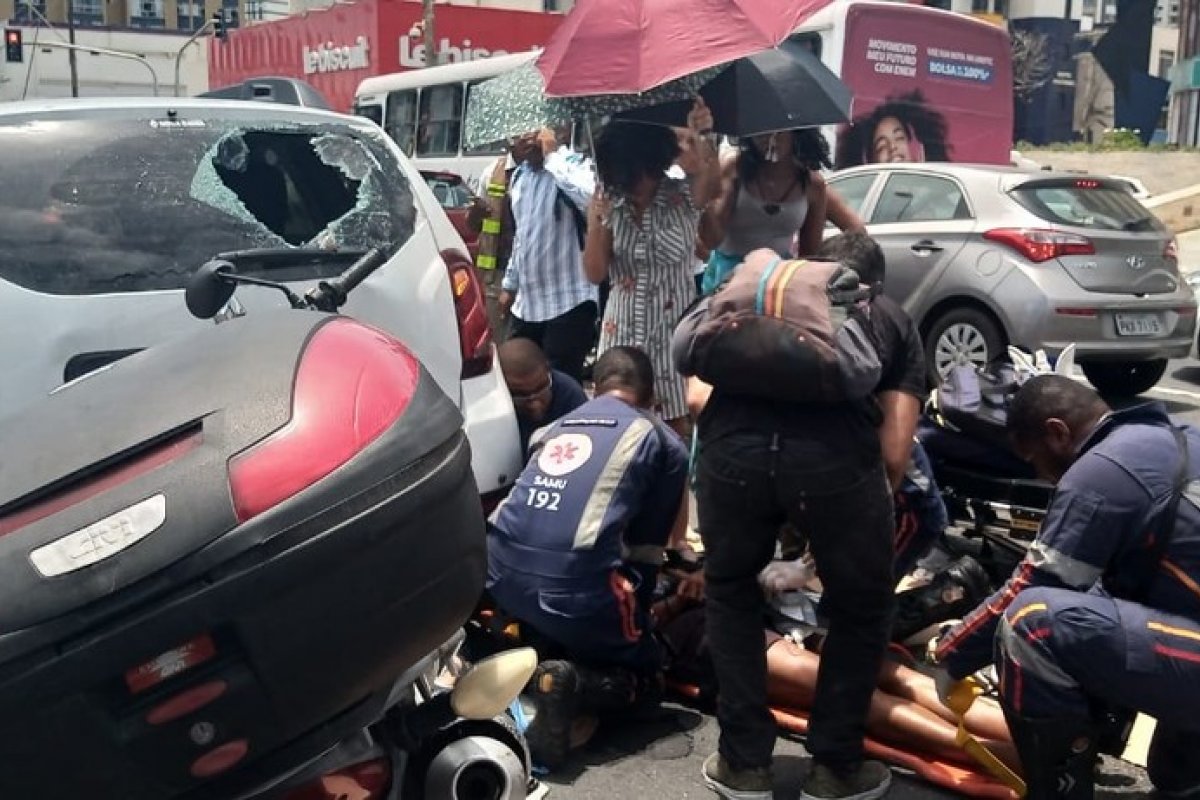 Batida na Avenida Manoel Dias deixa motociclista ferido