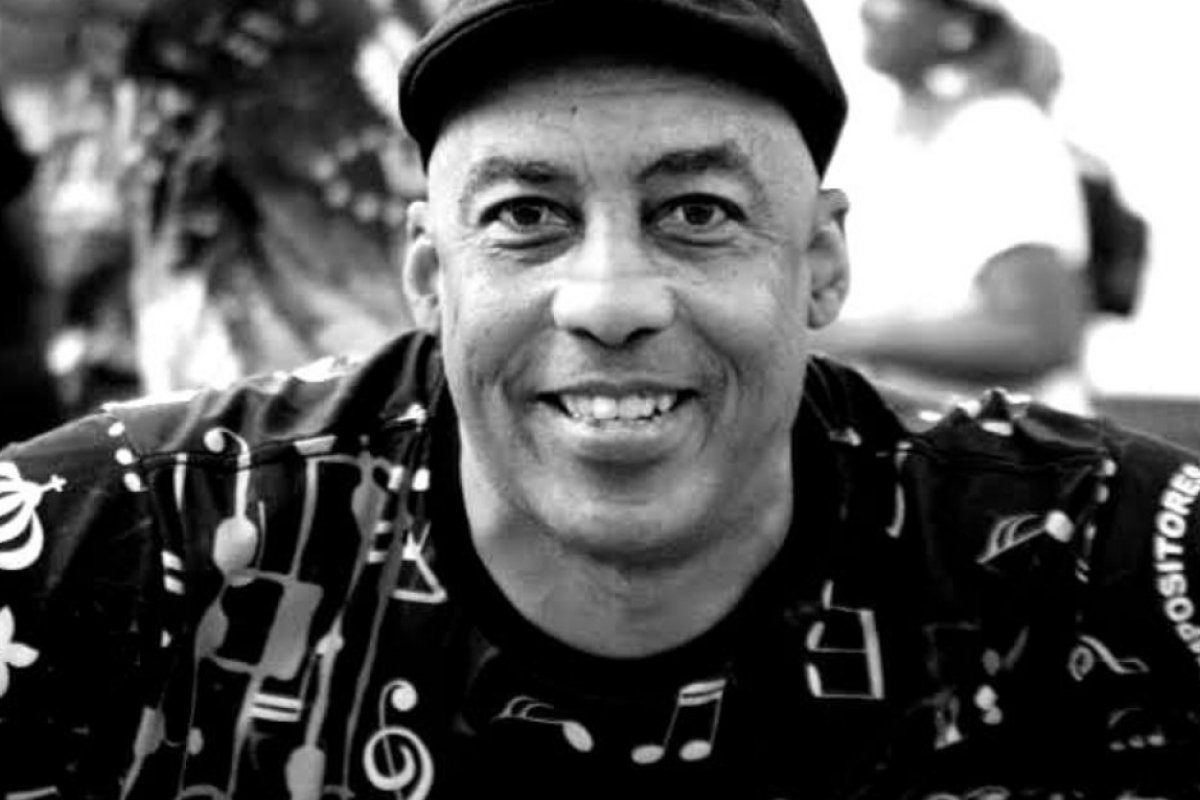 Filho do consagrado Bezerra da Silva comanda roda de samba em feijoada carnavalesca