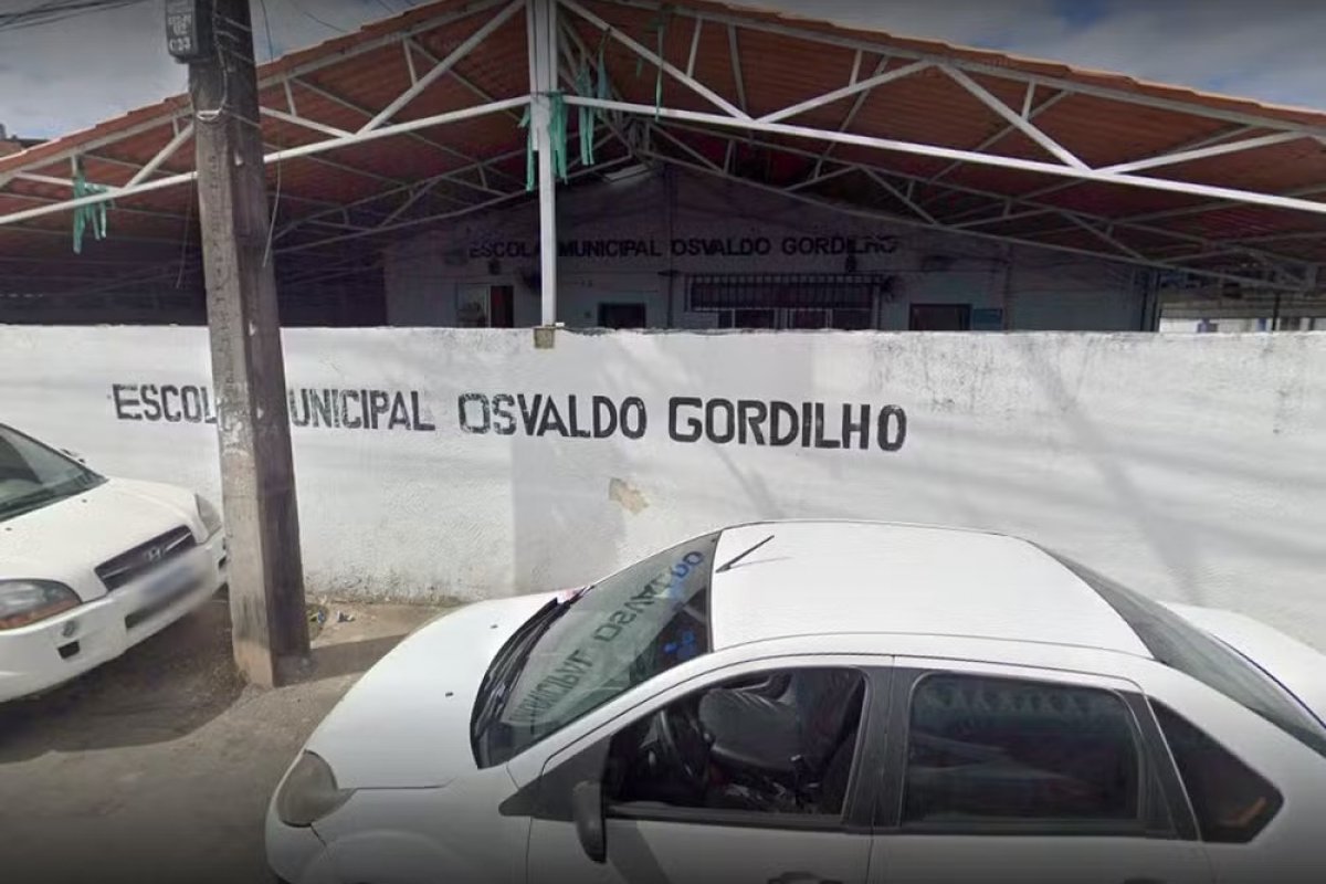 Bandidos invadem escola municipal e levam carne de merenda, em Salvador