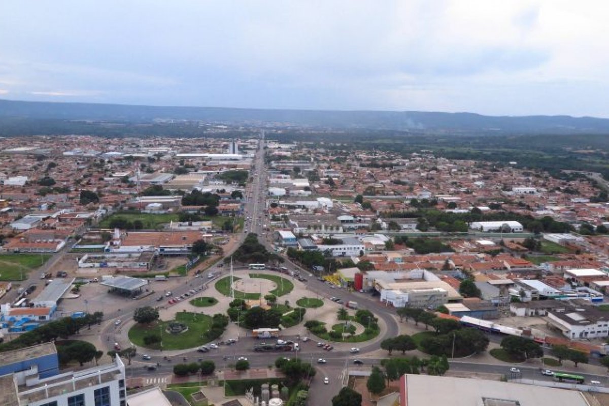 Justiça proíbe contratação de artistas que incentivem violência contra as mulheres no Carnaval de Juazeiro