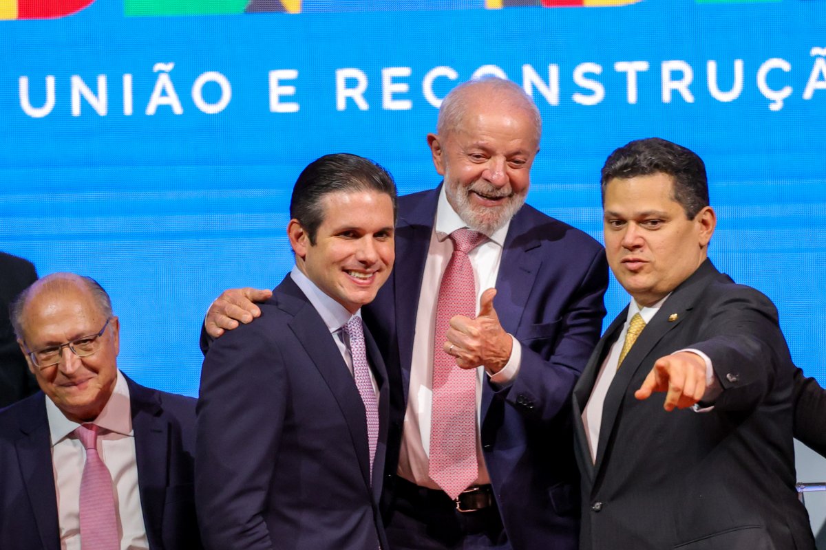 Lula recebe Motta e Alcolumbre fora da agenda em meio a discussões sobre reforma ministerial