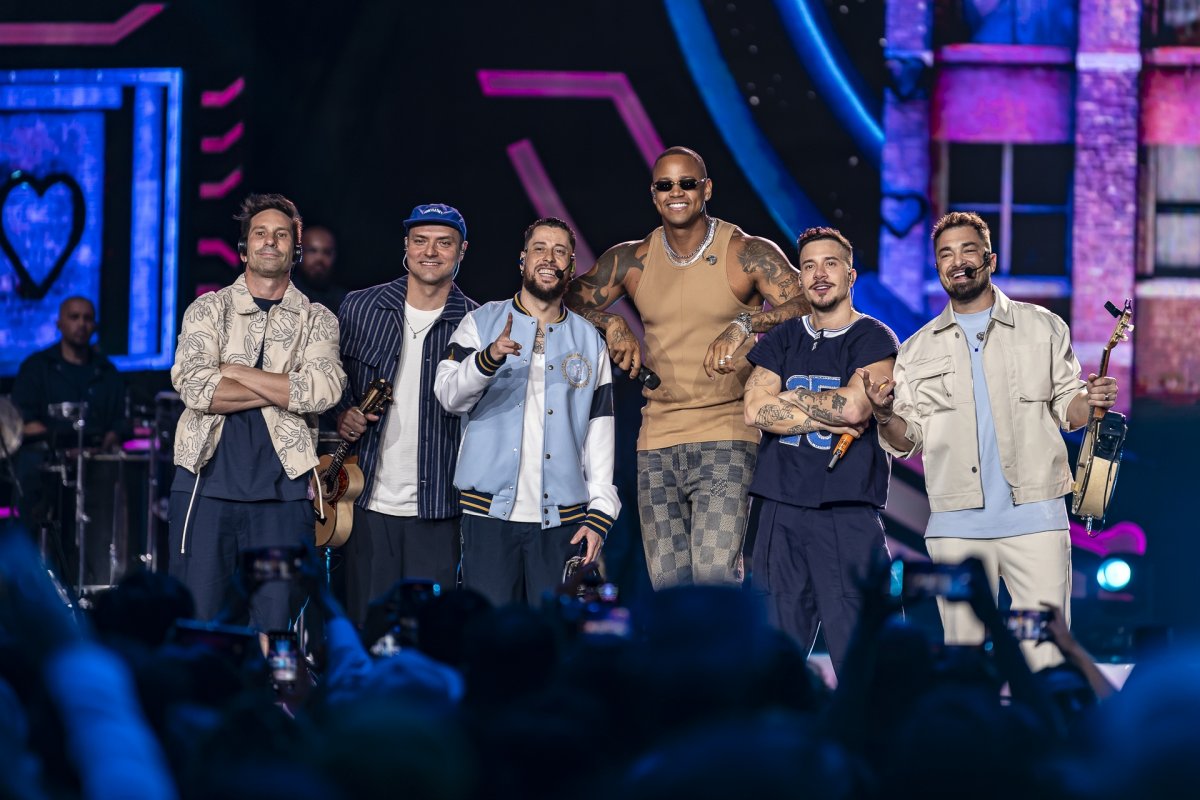 Jeito Moleque e Léo Santana lançam "Me Escolheu", feat. do projeto 5 por 5!