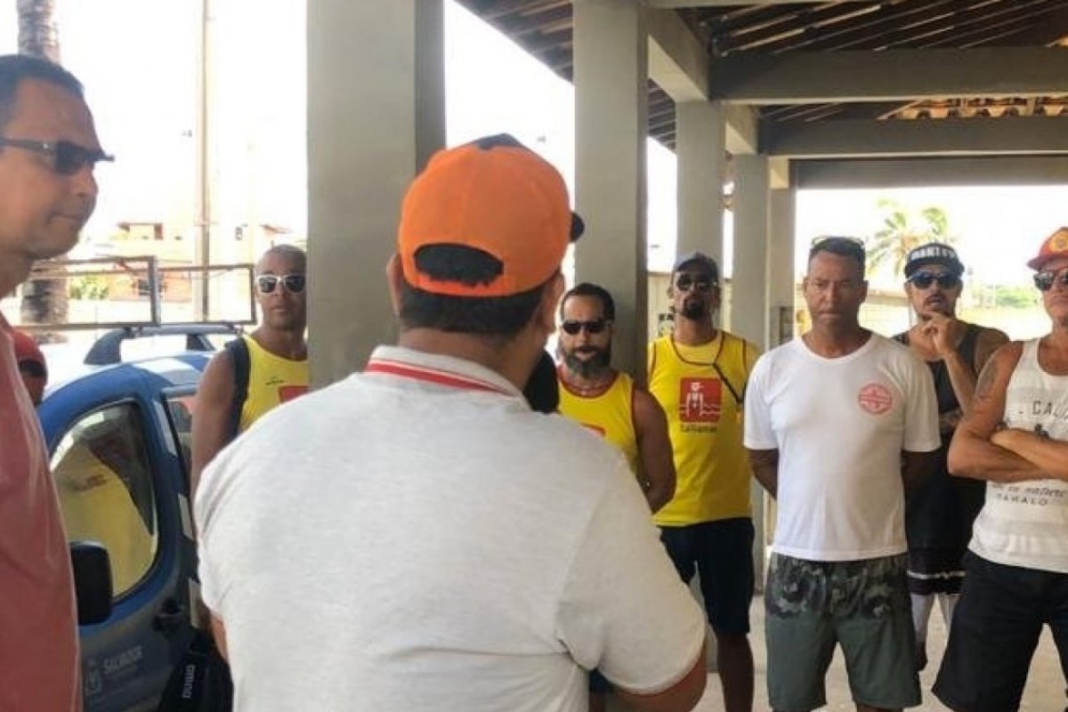 Salva-vidas declaram greve por tempo indeterminado em Salvador