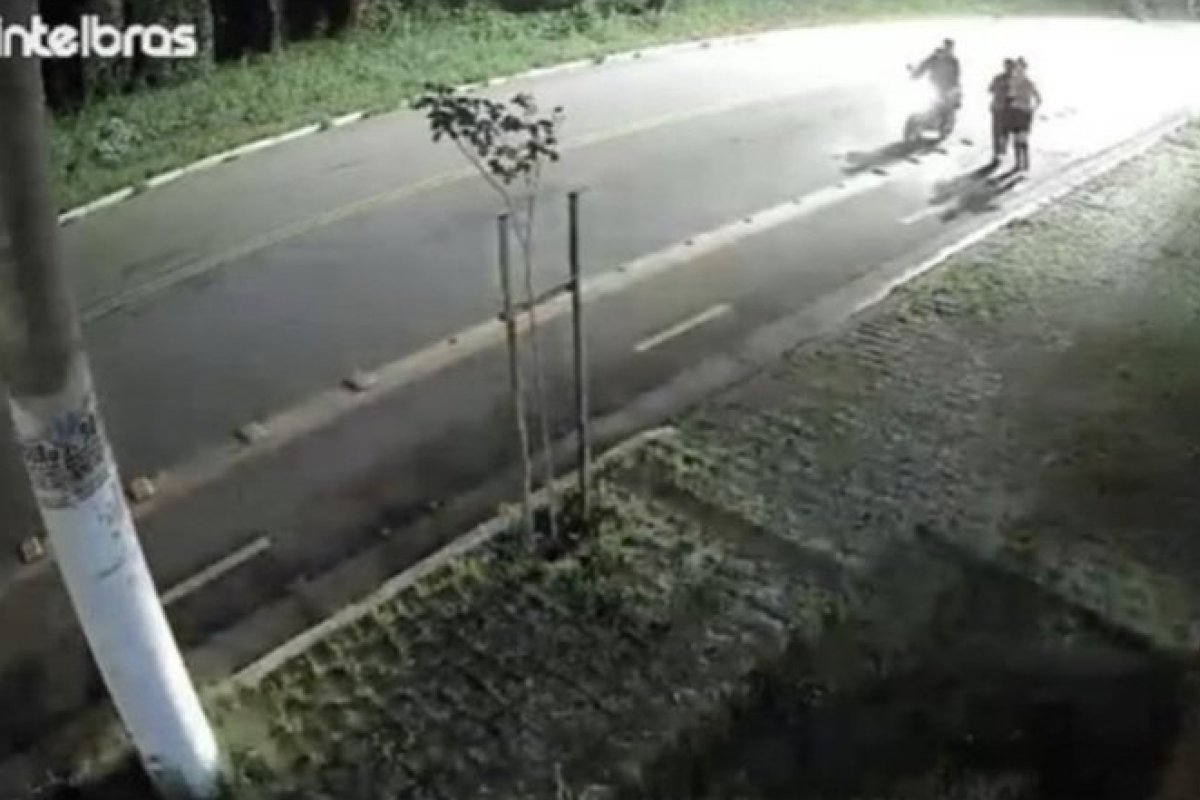 Mulher é vítima de chutes e mordida durante assalto no Parque Continental, em SP