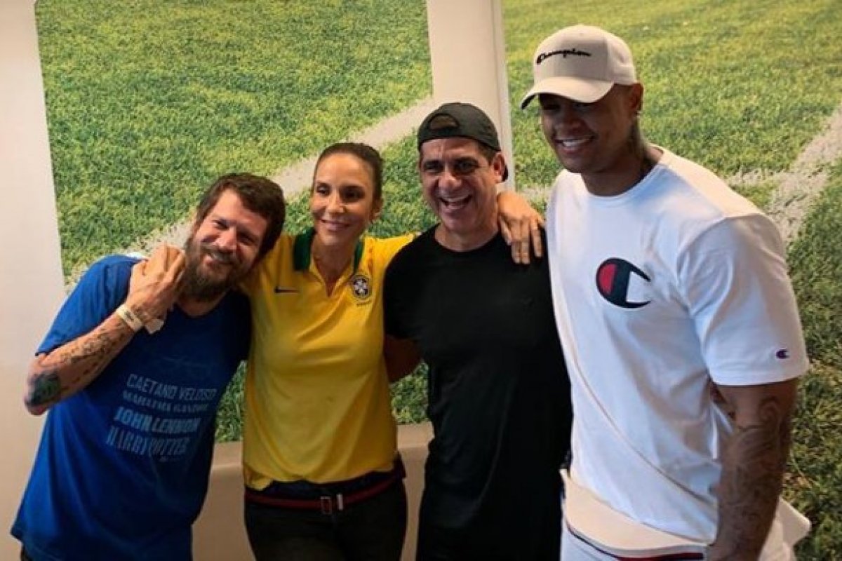 Cantores baianos conferem jogo do Brasil