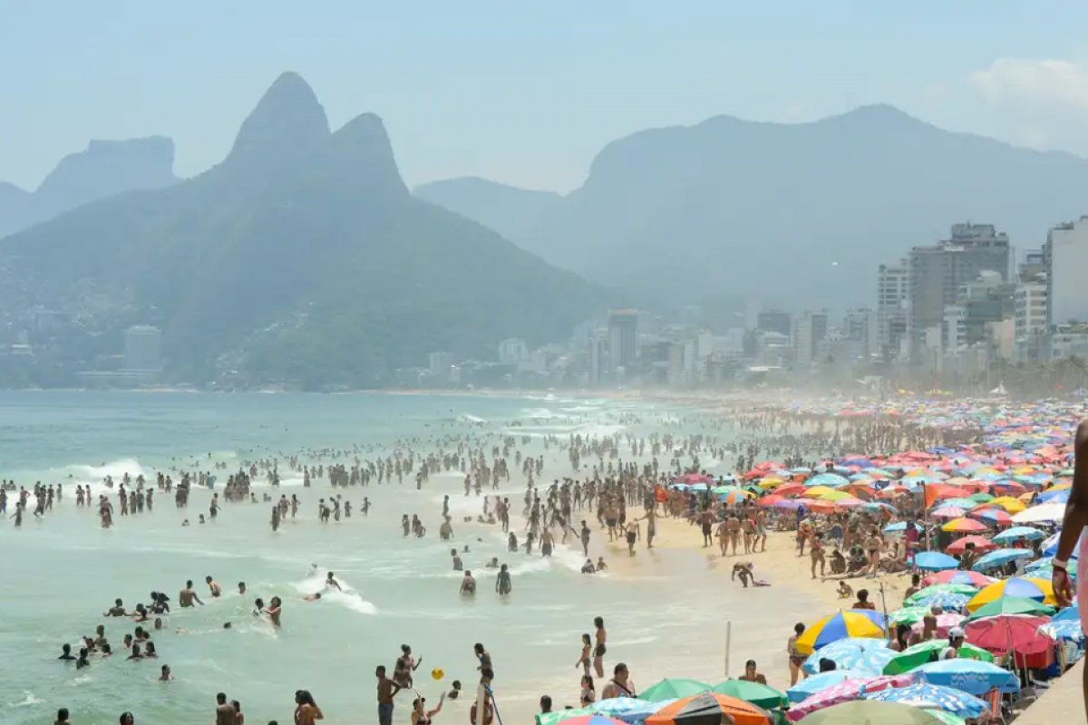 Rio atinge nível 4 de calor pela primeira vez e abre pontos de resfriamento