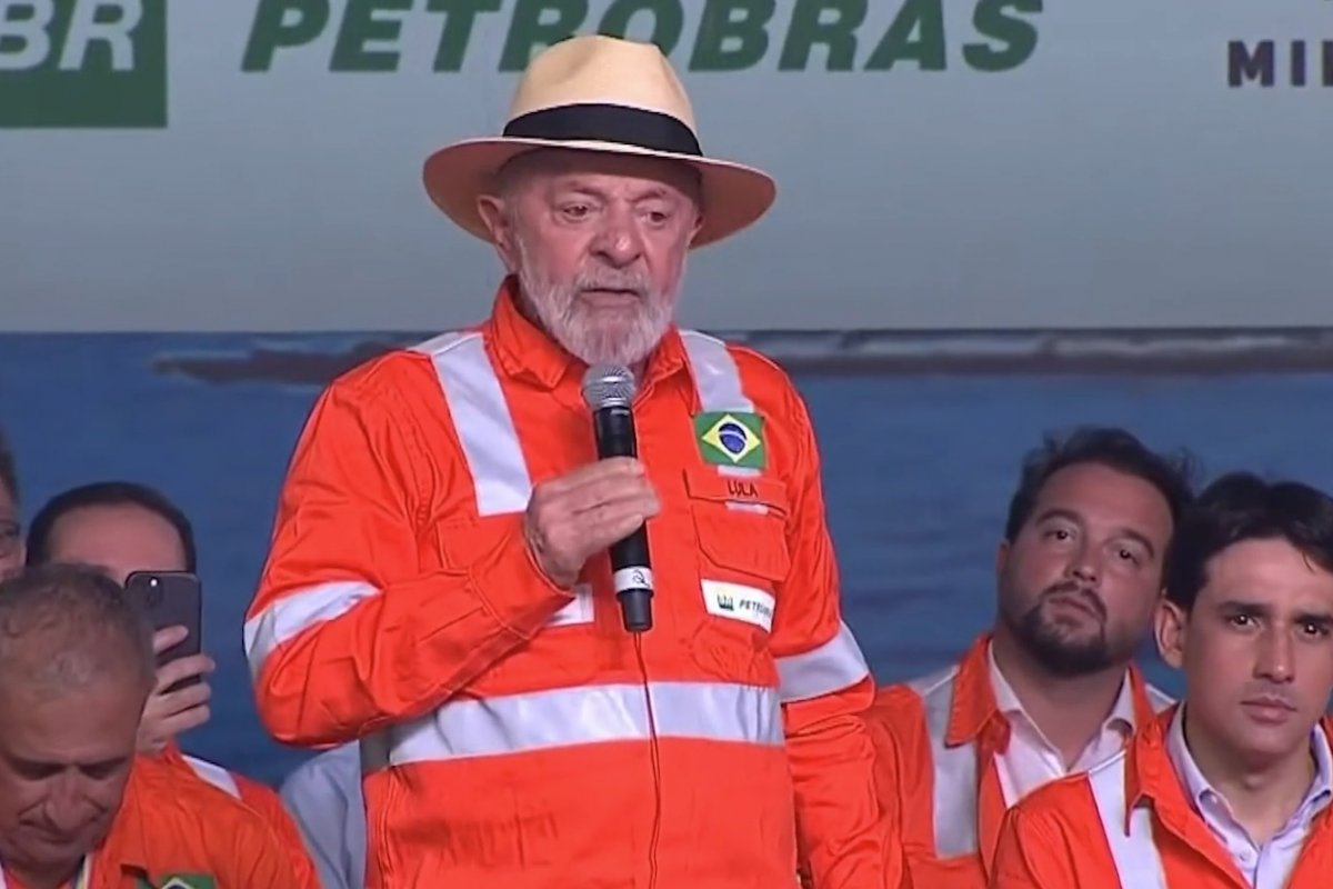 Vídeo: 'Bebo outro álcool, a gasolina, não', diz Lula em discurso contra privatização da Petrobras