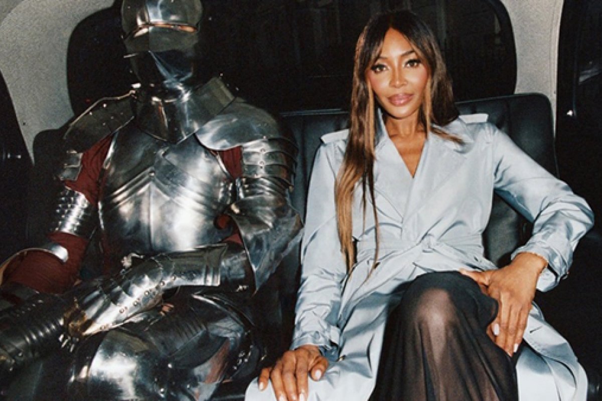 Kate Winslet e Naomi Campbell estampam a campanha de verão da Burberry!