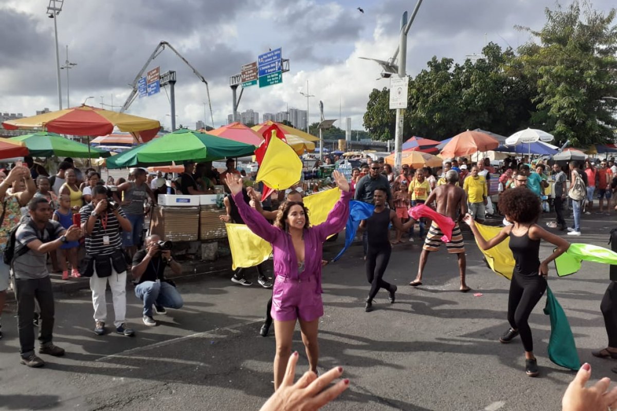 Daniela Mercury fez uma coletiva em Shopping de Salvador em lançamento do carnaval