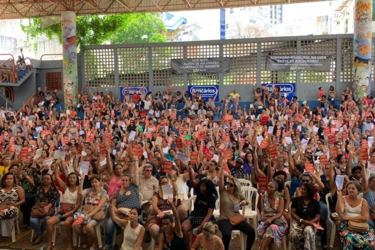 "Greve dos professores municipais é político-partidária", afirma secretário