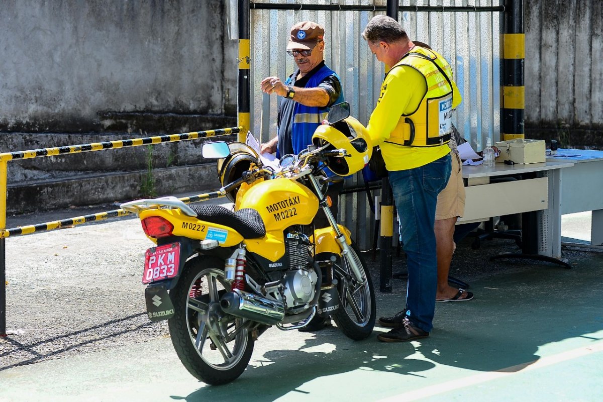 Mototaxistas devem regularizar cadastro junto à Prefeitura até esta quinta-feira (20)